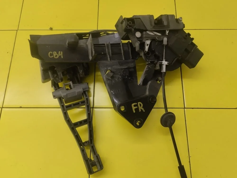 Замок двери передней правой Ford Focus II рестайлинг (2007—2011)