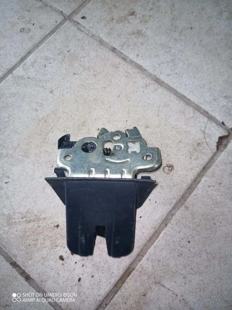 Замок багажника Audi Q5 I рестайлинг (2012—2017)