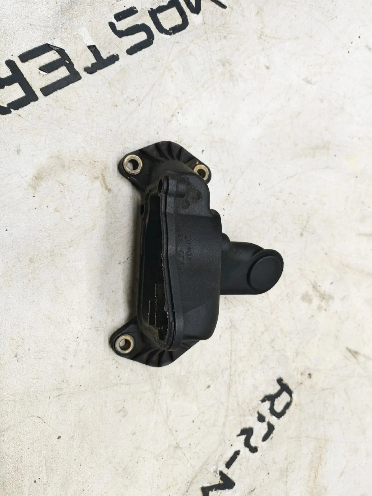 Тройник системы охлаждения Land Rover Discovery IV (2009—2013)