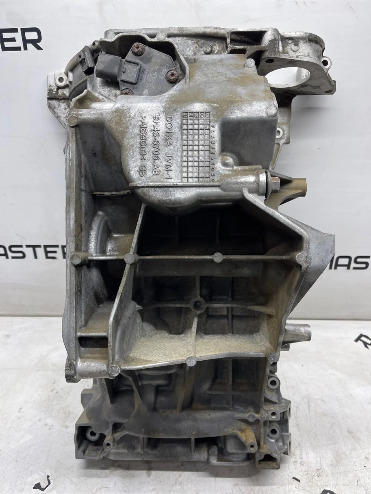 Масляный картер двигателя RANGE ROVER 2010 - 2012 Land Rover Range Rover III рестайлинг 2 (2009—2012)