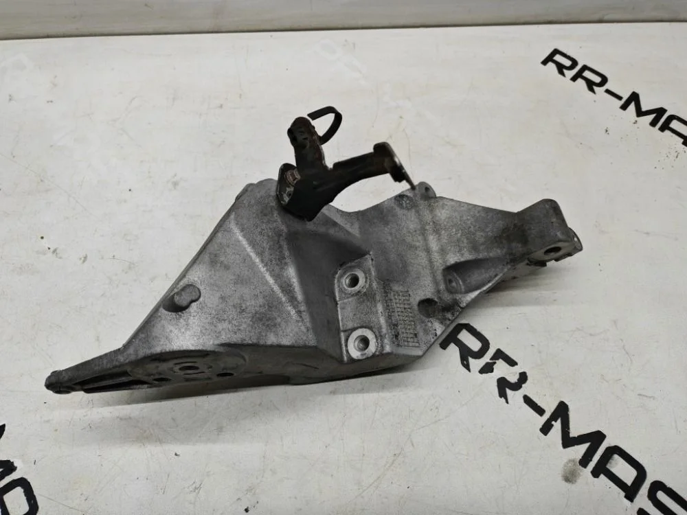 Кронштейн генератора 3.0TDV6 Land Rover Discovery4 Land Rover Discovery IV рестайлинг (2013—2016)