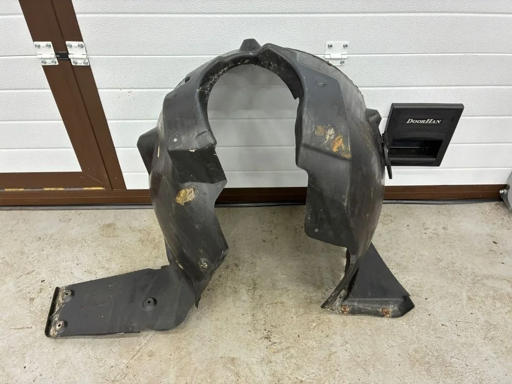 подкрылок передний левый Land Rover Range Rover III рестайлинг 2 (2009—2012)