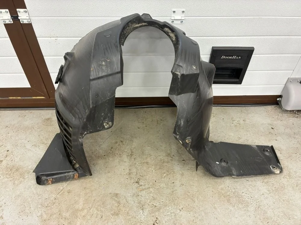 подкрылок передний правый Land Rover Range Rover III рестайлинг 2 (2009—2012)