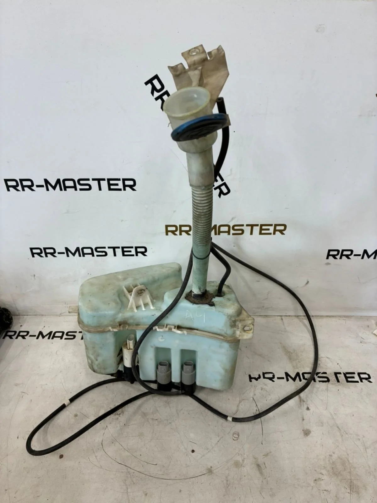 бачок омывателя Land Rover Range Rover III рестайлинг 2 (2009—2012)