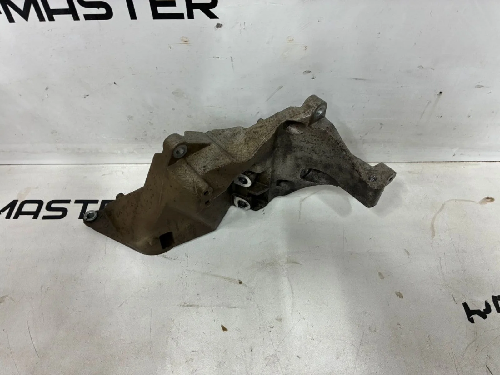 кронштейн генератора Land Rover Discovery IV (2009—2013)