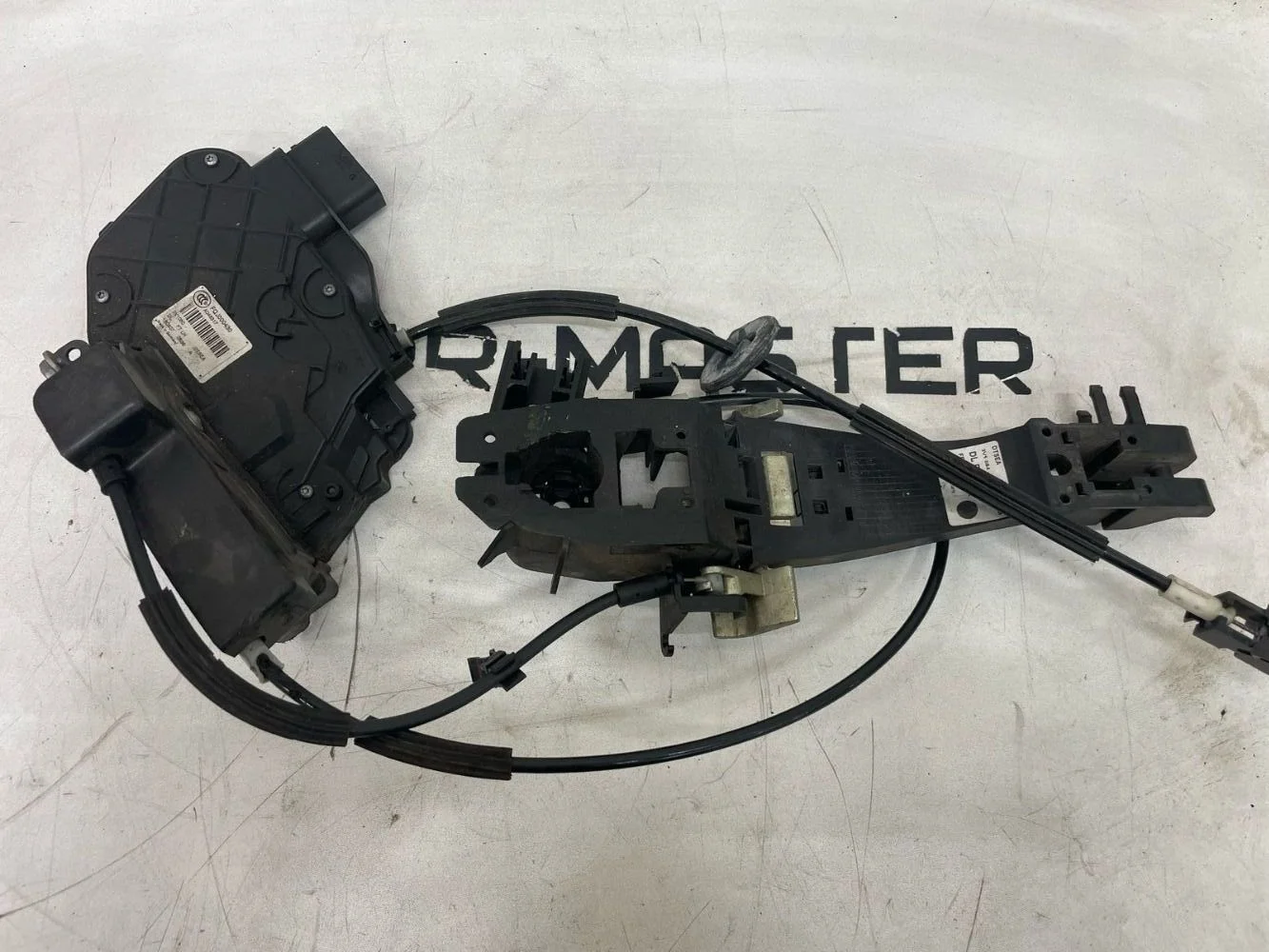 замок двери передней левой Land Rover Range Rover Sport I (2005—2009)