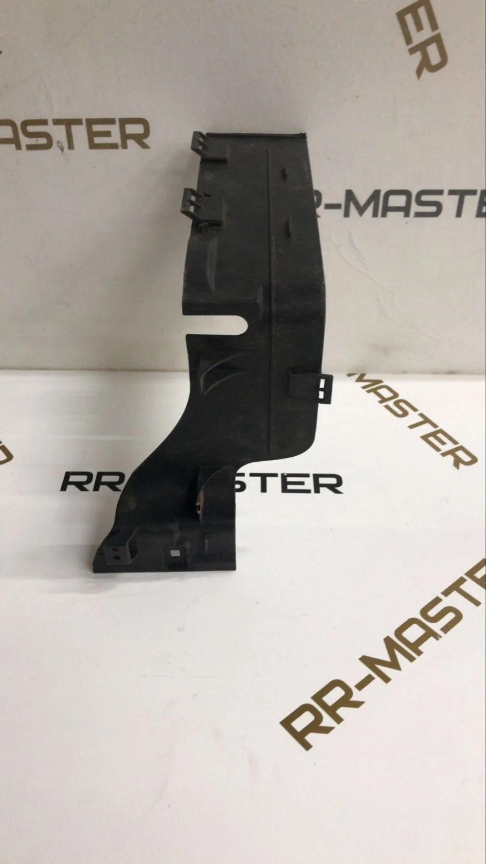 Кожух аккумулятора правый Land Rover Discovery 3,4 Land Rover Discovery IV (2009—2013)