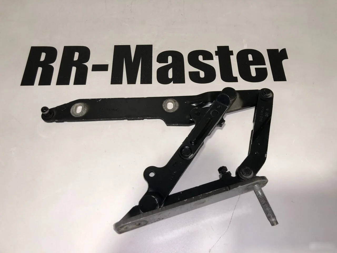 петля капота правая Land Rover Discovery III (2004—2009)