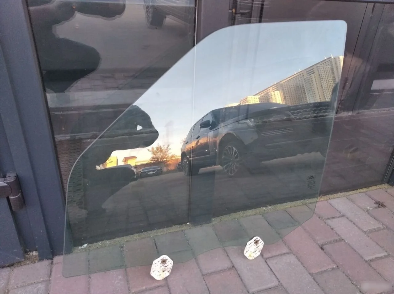 стекло двери Land Rover Range Rover Sport I (2005—2009)