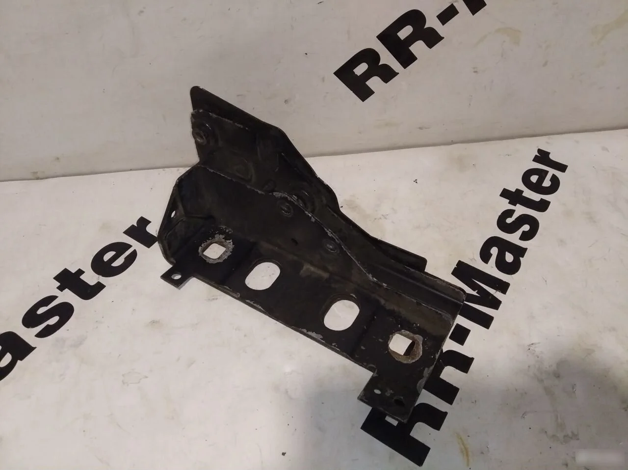 кронштейн передней панели правый Land Rover Range Rover Sport I (2005—2009)