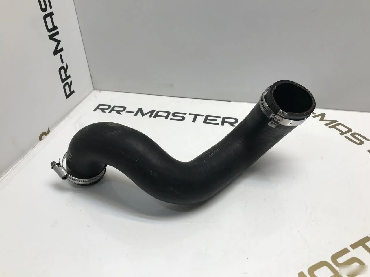 патрубок интеркулера Land Rover Discovery IV (2009—2013)