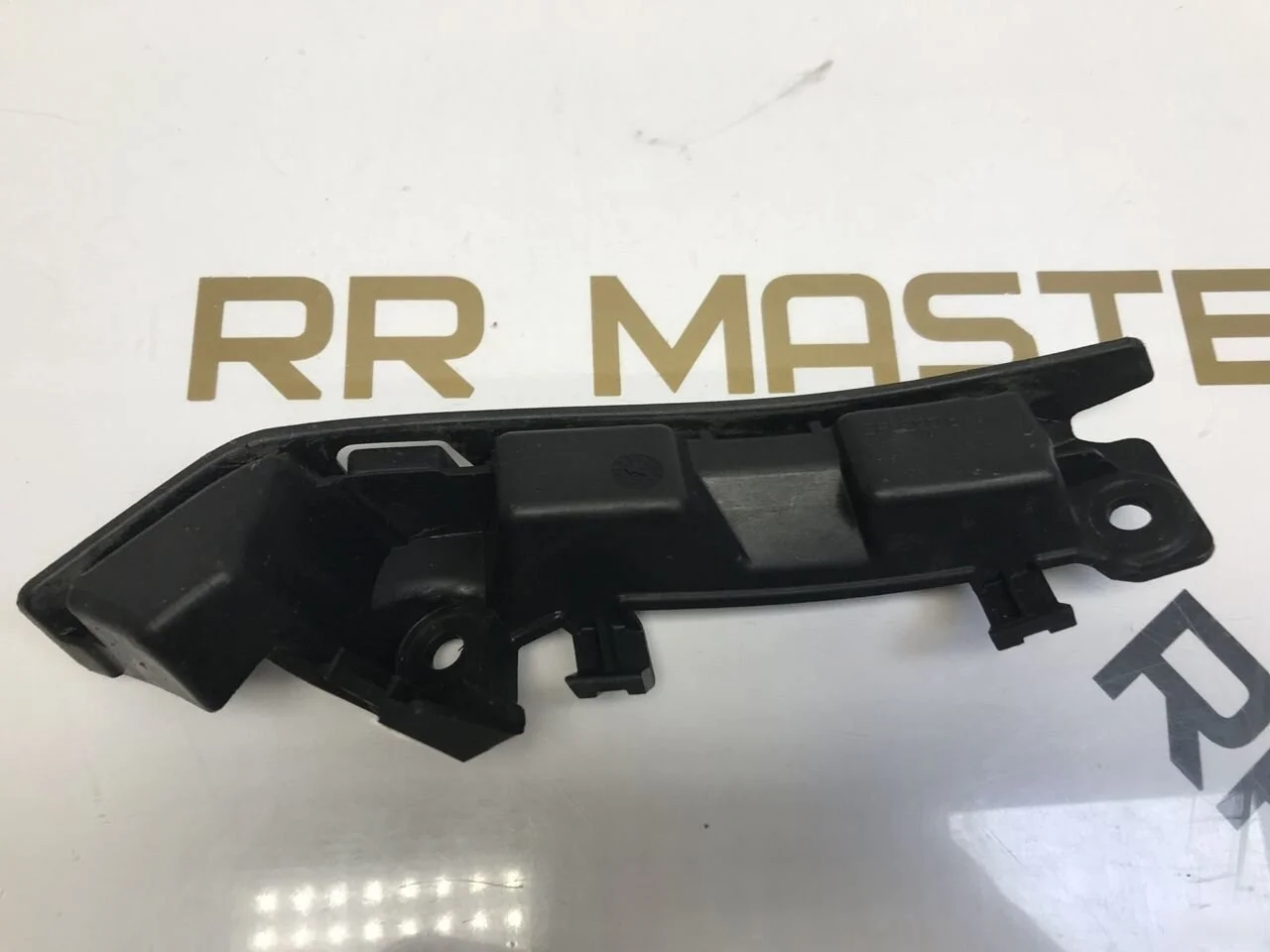 Кронштейн бампера Range Rover Sport перед. правый Land Rover Range Rover Sport I (2005—2009)