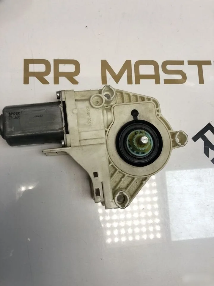 Мотор стеклоподъёмника задний правый Land Rover Land Rover Discovery III (2004—2009)