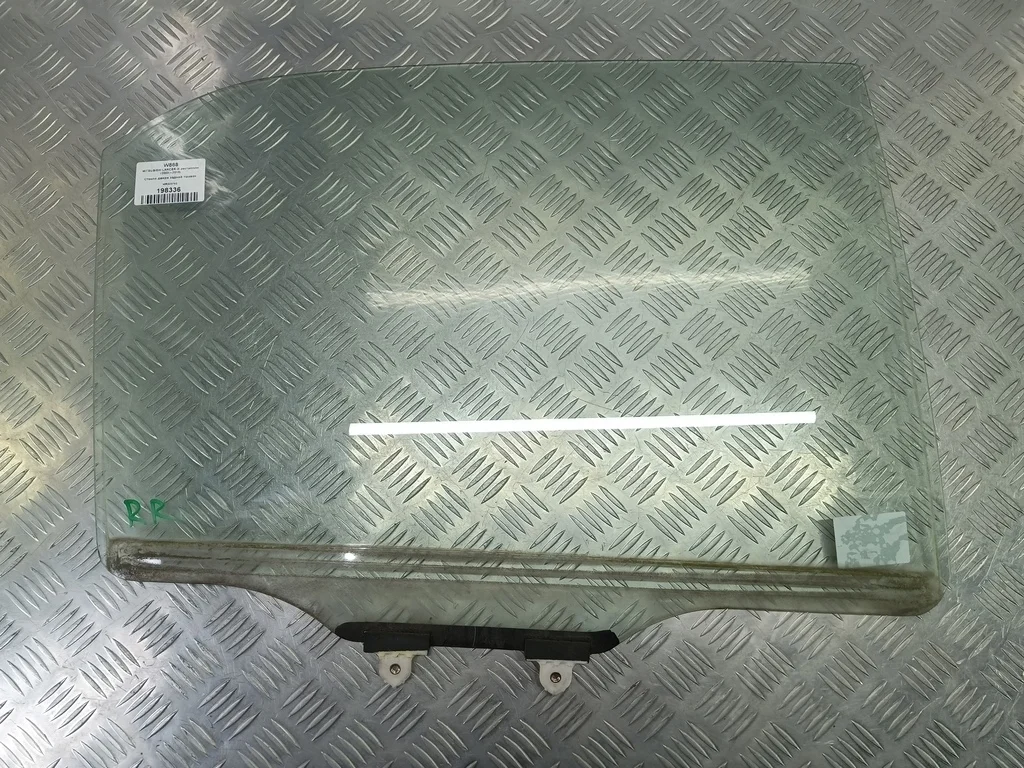 Стекло двери заднее правое MITSUBISHI LANCER IX р