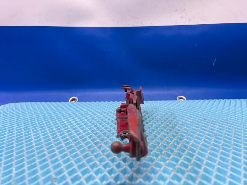 Петля капота Mazda 3 2008 BP4K52420B BK, передняя левая