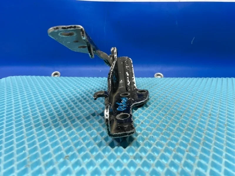 Петля капота SsangYong Actyon 2013 6181034001 CK 2.0D D20DTF