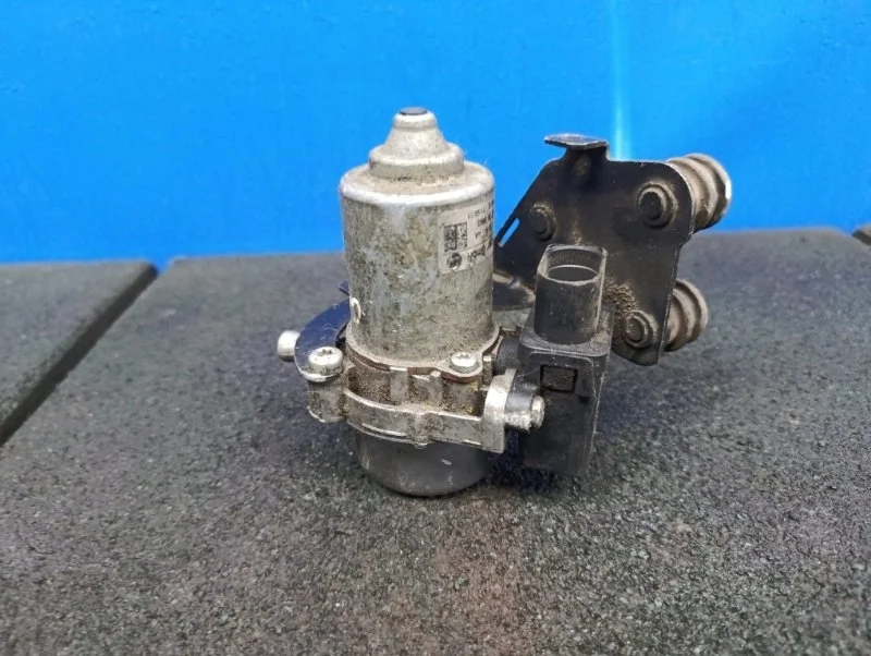 Насос вакуумный Volkswagen Golf 6 2010 1J0612181D 5K1 1.4 CAXA