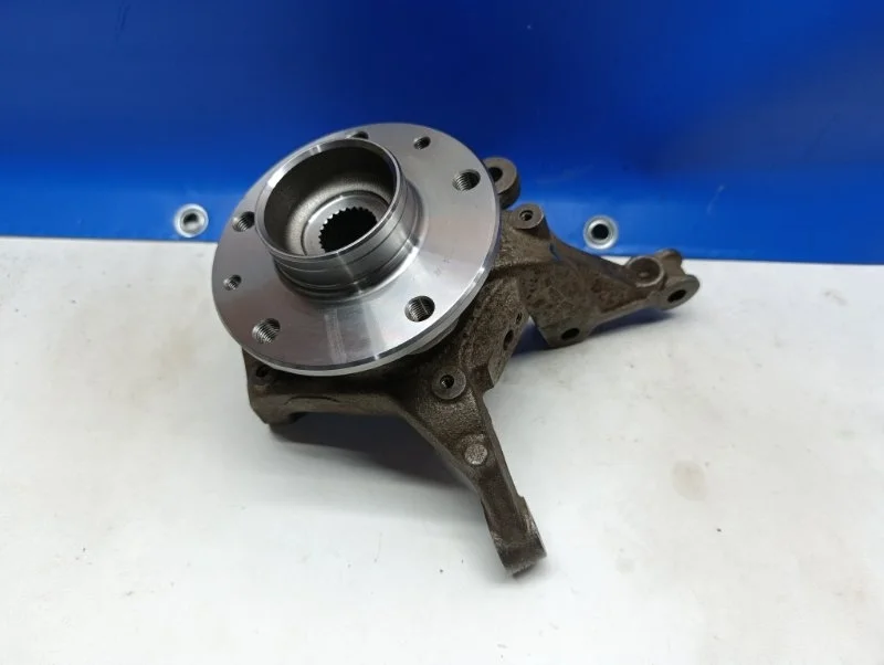 Кулак со ступицей Renault Duster 2012> 8200881914 1.6 H4M, передний левый