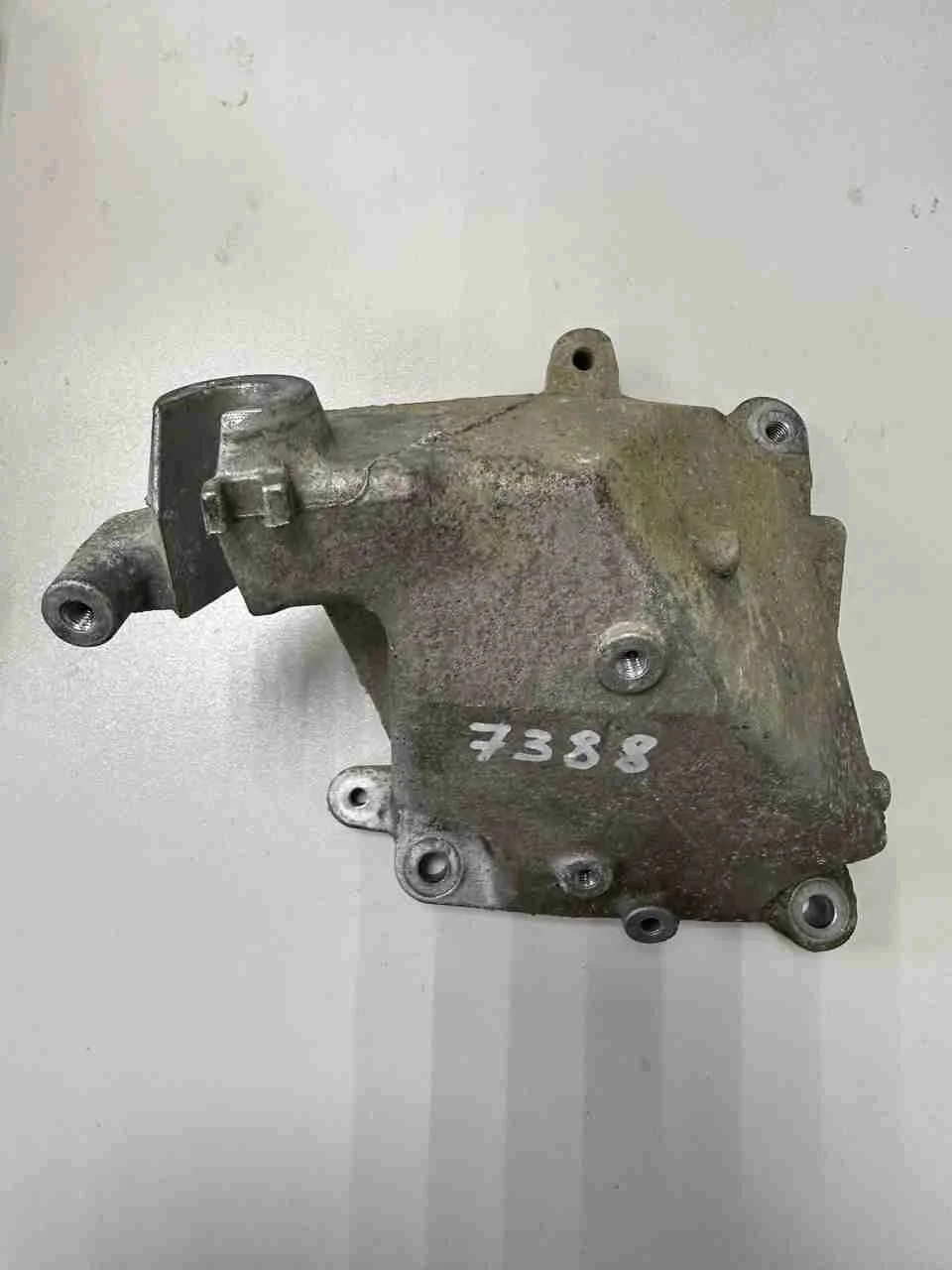 Кронштейн двигателя Mercedes-Benz W222/C217/A217 (2013—2017) A2762233904
 276