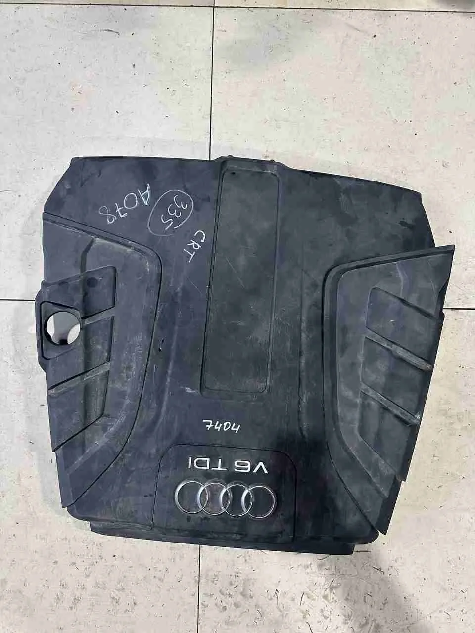 Декоративная крышка двигателя Audi  4M0133849
 CVM