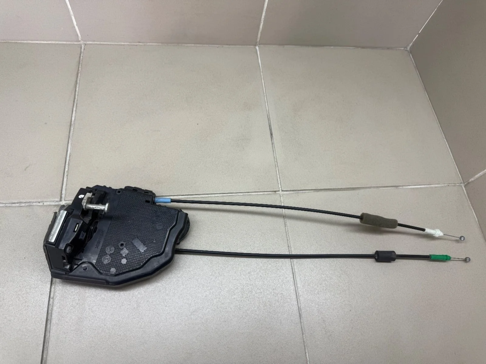 Замок двери задней Toyota Venza I рестайлинг (2012—2017) б.у