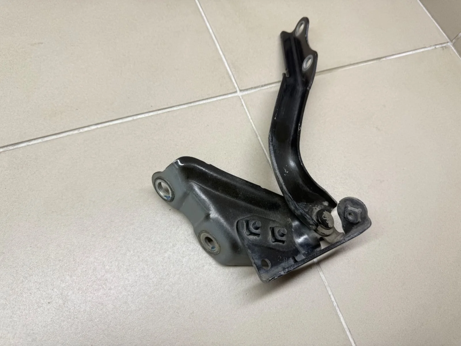 Петля капота Toyota Land Cruiser 200 рестайлинг (2012—2015) б.у