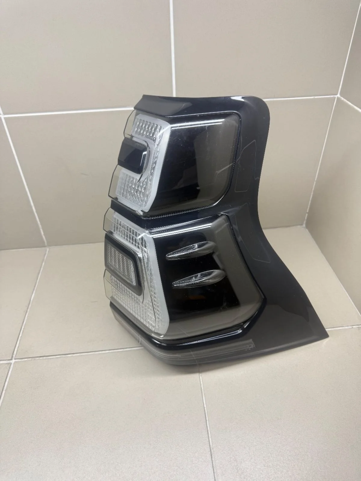 Фонарь Toyota Land Cruiser Prado 150 рестайлинг 2 (2017—2026) б.у