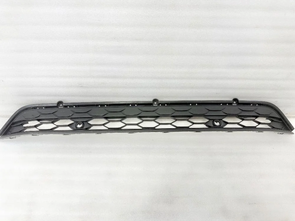 Решетка в бампер Volkswagen Tiguan II рестайлинг (2020—2025) б.у