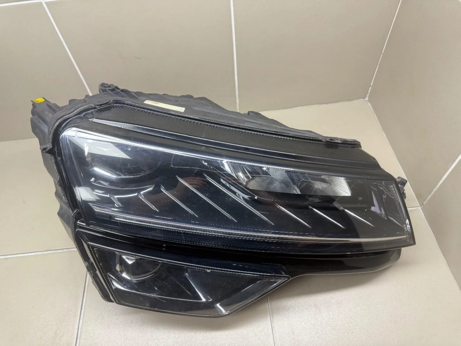 Фара правая Skoda Karoq I (2017—2026) б.у