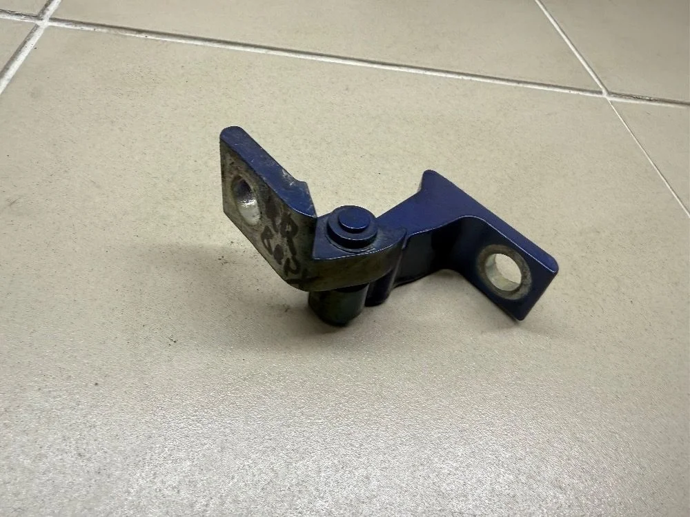 Петля двери Skoda Karoq I (2017—2026) б.у