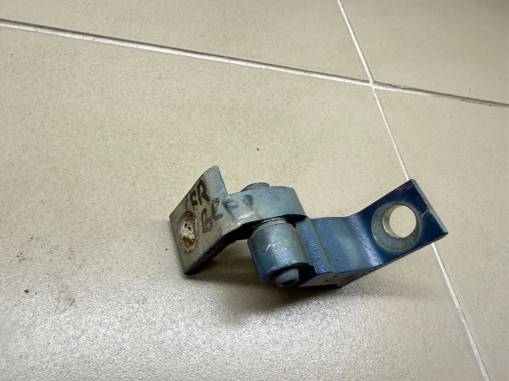 Петля двери Skoda Karoq I (2017—2026) б.у