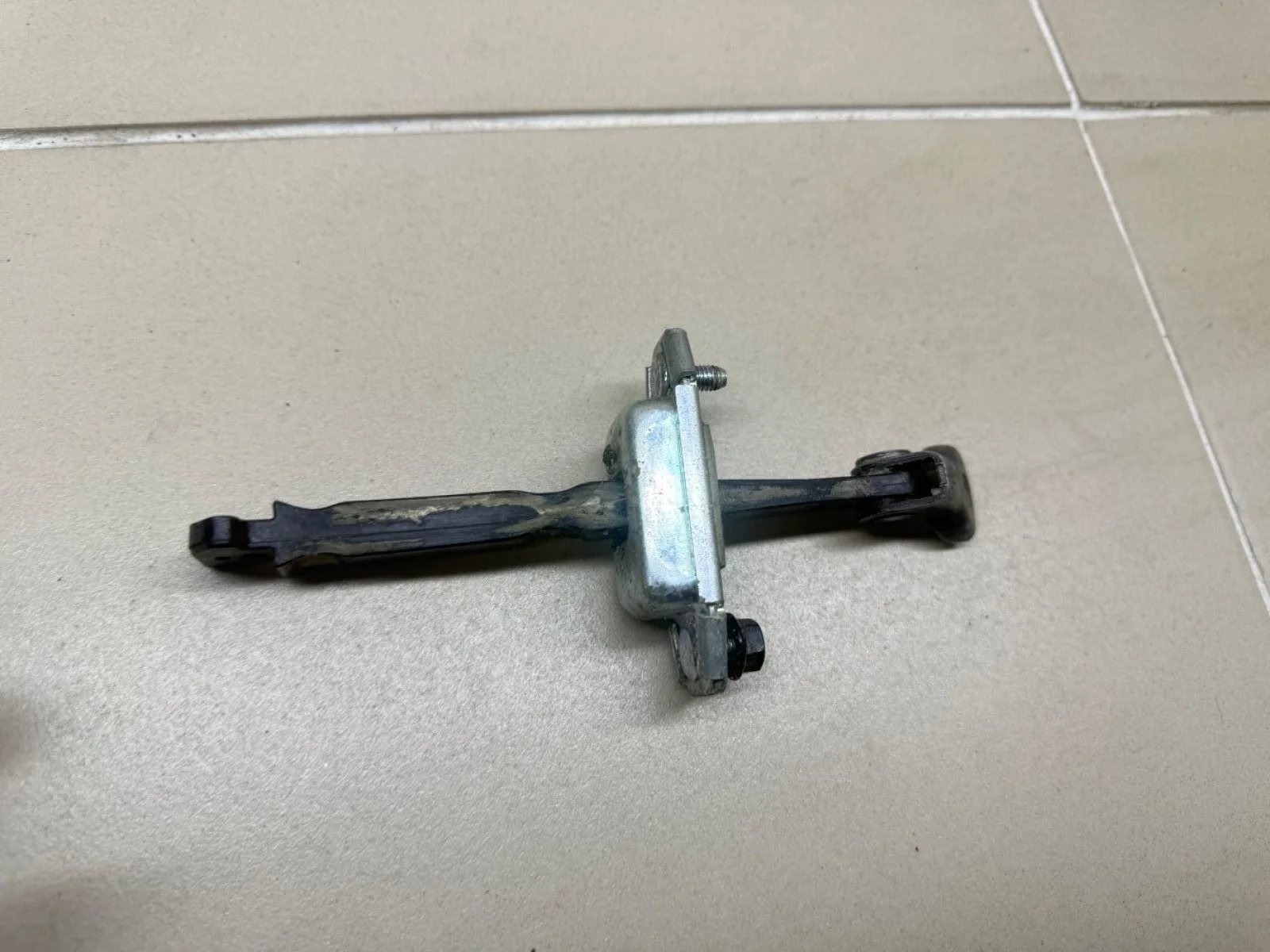 Ограничитель двери Kia Sorento II (2009—2012) б.у