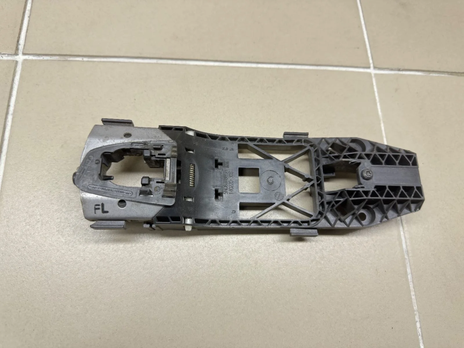 Кронштейн ручки Skoda Karoq I (2017—2026) б.у