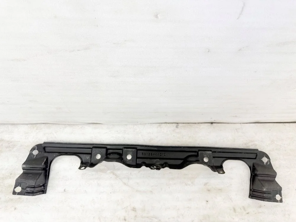 Накладка бампера Toyota Hilux VIII (2015—2020) б.у