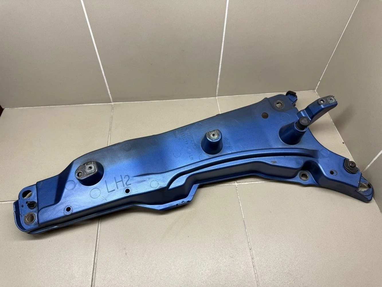 Кронштейн крыла Volvo XC90 II рестайлинг (2019—2026) б.у