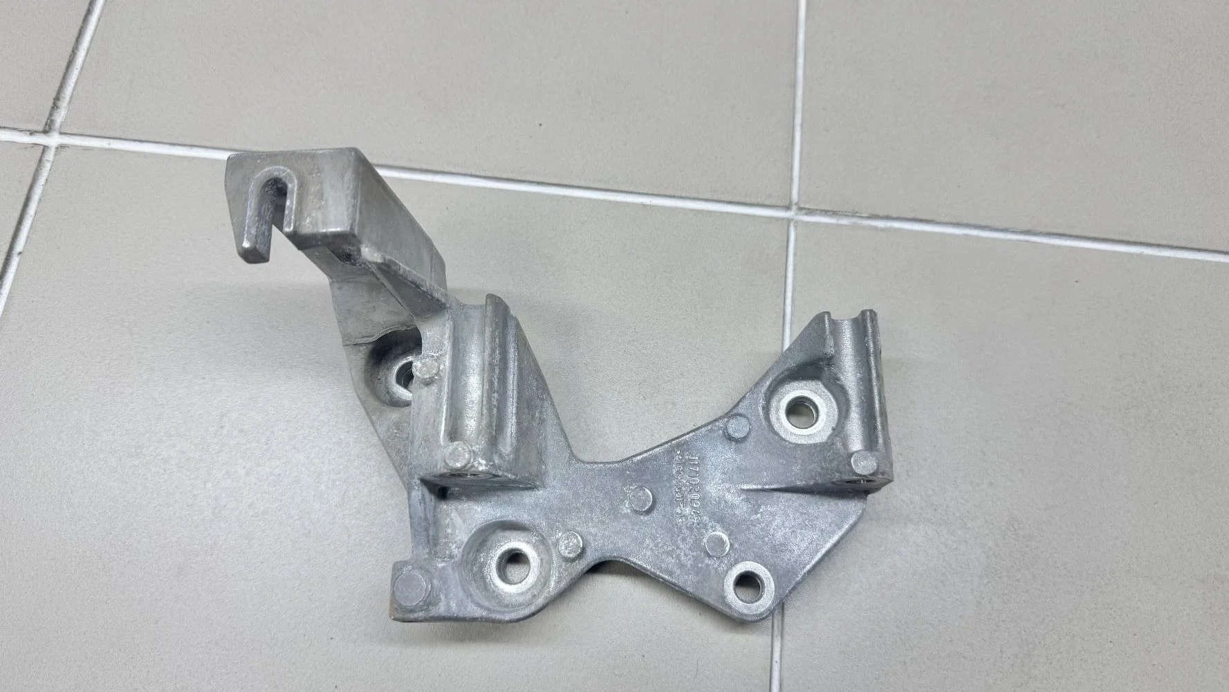 Кронштейн генератора Renault Arkana I (2019—2025) б.у