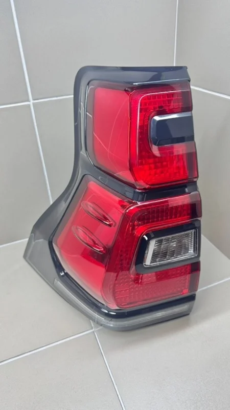 Фонарь Toyota Land Cruiser Prado 150 рестайлинг 2 (2017—2025) б.у