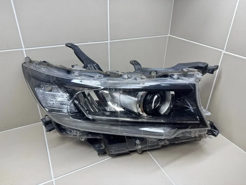 Фара Toyota Land Cruiser Prado 150 рестайлинг 2 (2017—2026) б.у