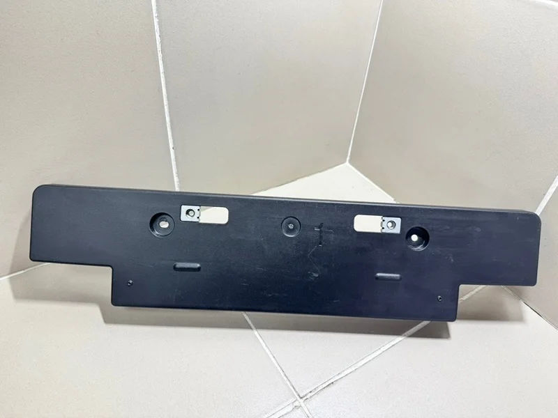 Площадка номерного знака Toyota Land Cruiser 200 рестайлинг 2 (2015—2021) б.у