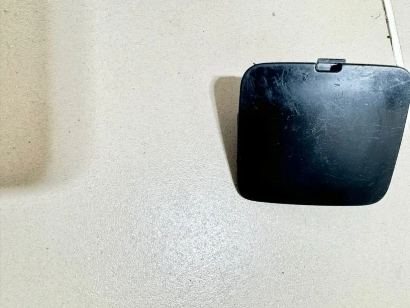 Заглушка буксировочного крюка Renault Logan II (2012—2018) б.у