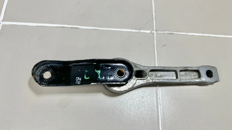 Опора двигателя Skoda Octavia III (2013—2017) б.у