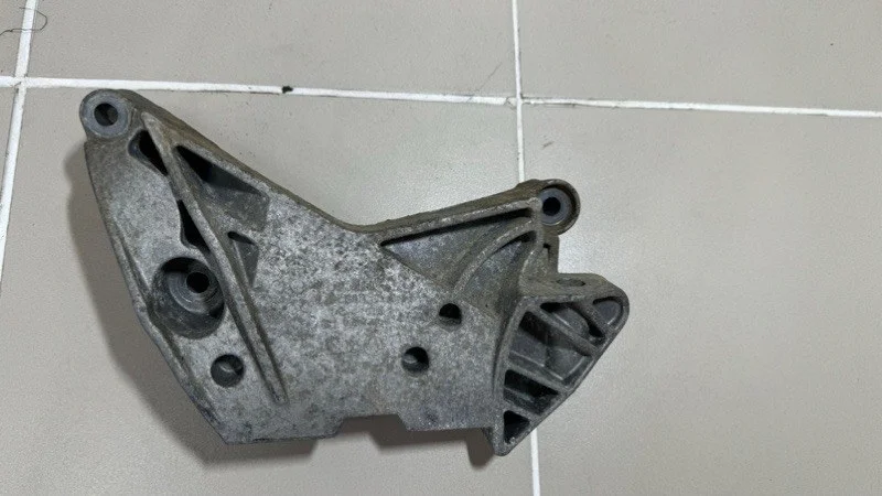 Кронштейн двигателя Skoda Octavia III (2013—2017) б.у