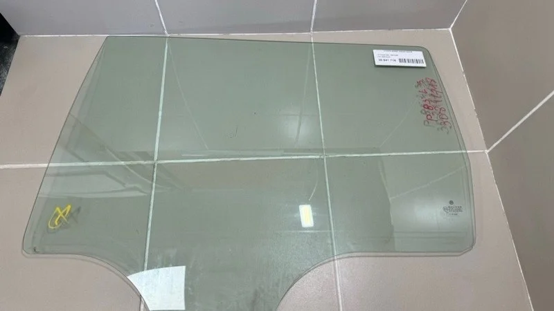 Стекло двери Volkswagen Passat B5 (1996—2001) б.у