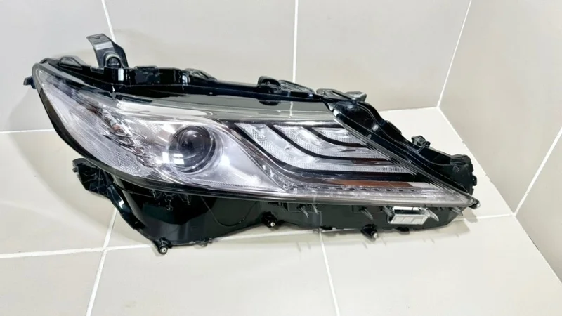 Фара Toyota Camry XV70 (2017—2021) б.у