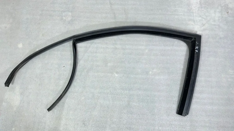 Направляющая стекла двери Volkswagen Jetta VI (2010—2015) б.у