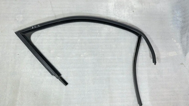 Направляющая стекла двери Volkswagen Jetta VI (2010—2015) б.у