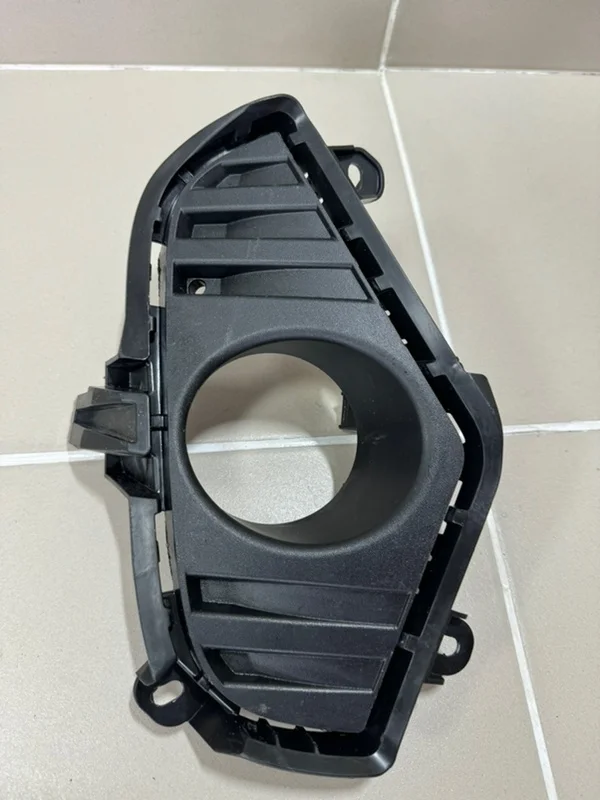 Накладка противотуманной фары Toyota RAV4 V (2018—2026) б.у