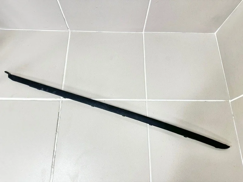 Молдинг лобового стекла BMW X6 F16 (2014—2020) б.у