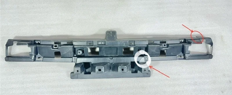 Кронштейн решетки радиатора Lexus LX J200 рестайлинг 2 (2015—2023) б.у