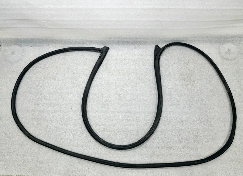 Уплотнитель двери Toyota Highlander II (2007—2010) б.у